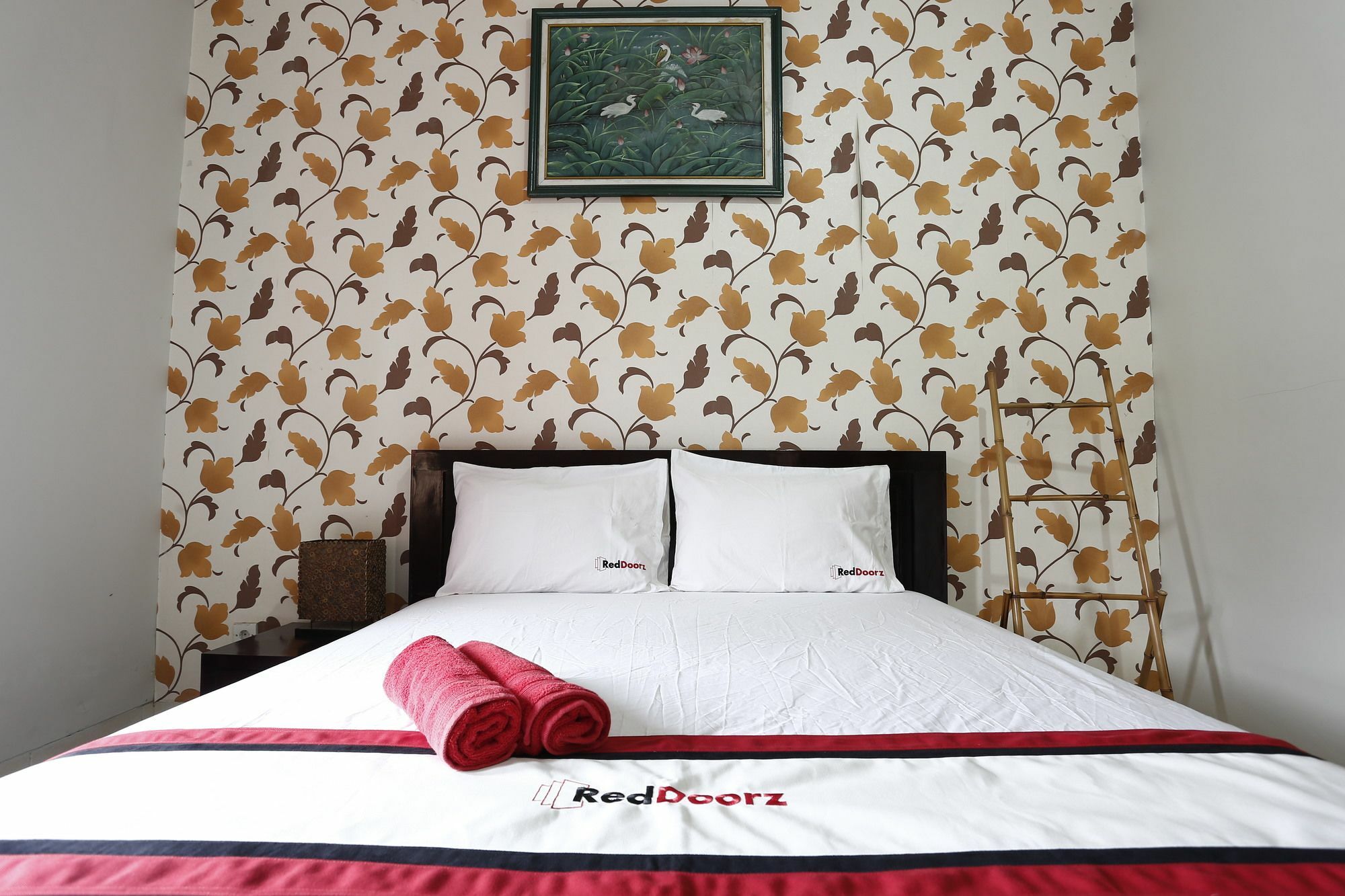 Отель Reddoorz @ Jalan Damai Ngaglik Экстерьер фото